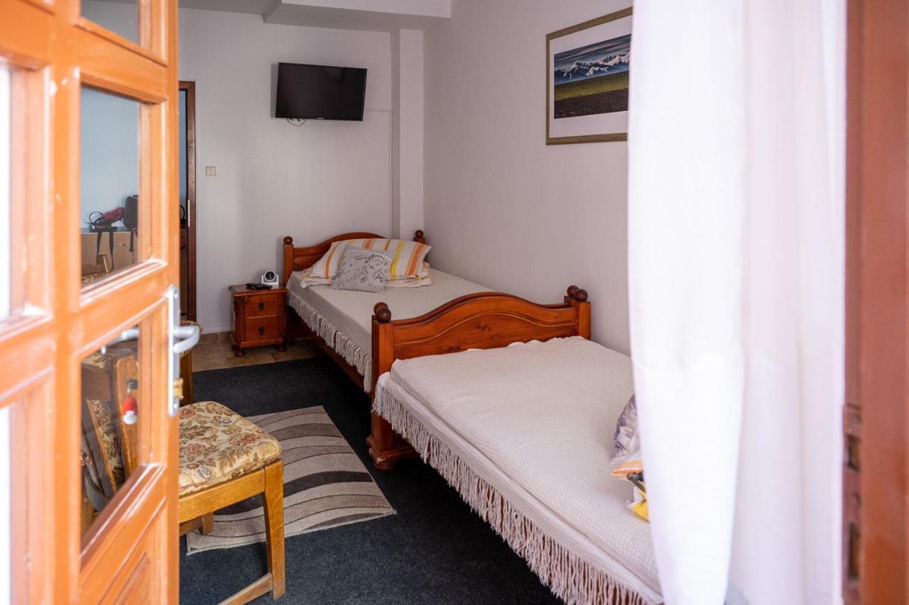 2- posteľová izba s kúpeľňou EMKA v PENZION TRSTENÁ Exterior foto